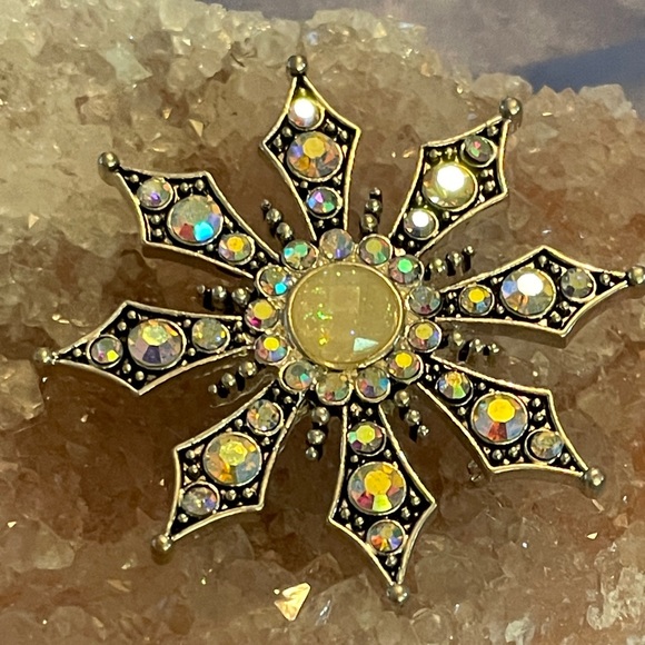 Jewelry - Women’s Brooch